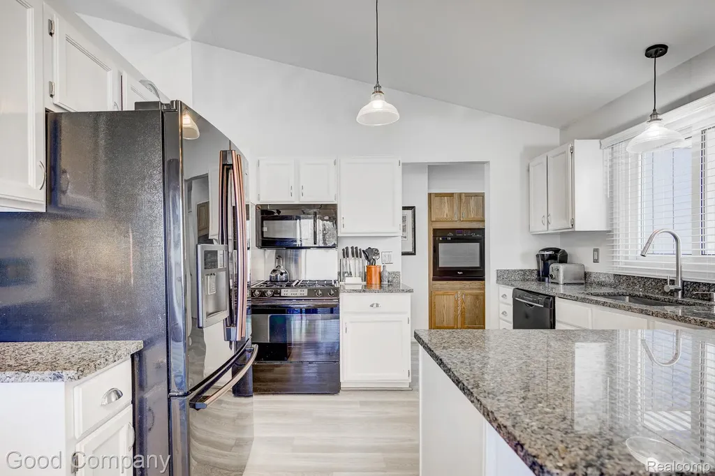 9526 Montgold Avenue White Lake Charter Township MI 48386