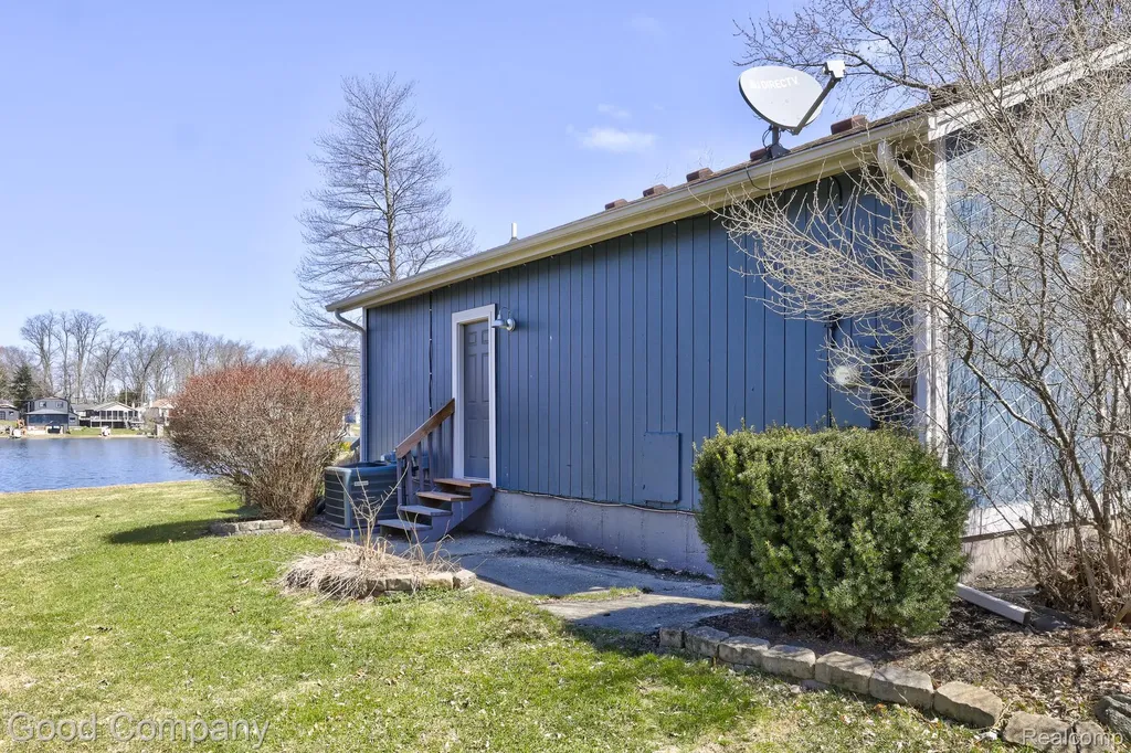 9526 Montgold Avenue White Lake Charter Township MI 48386
