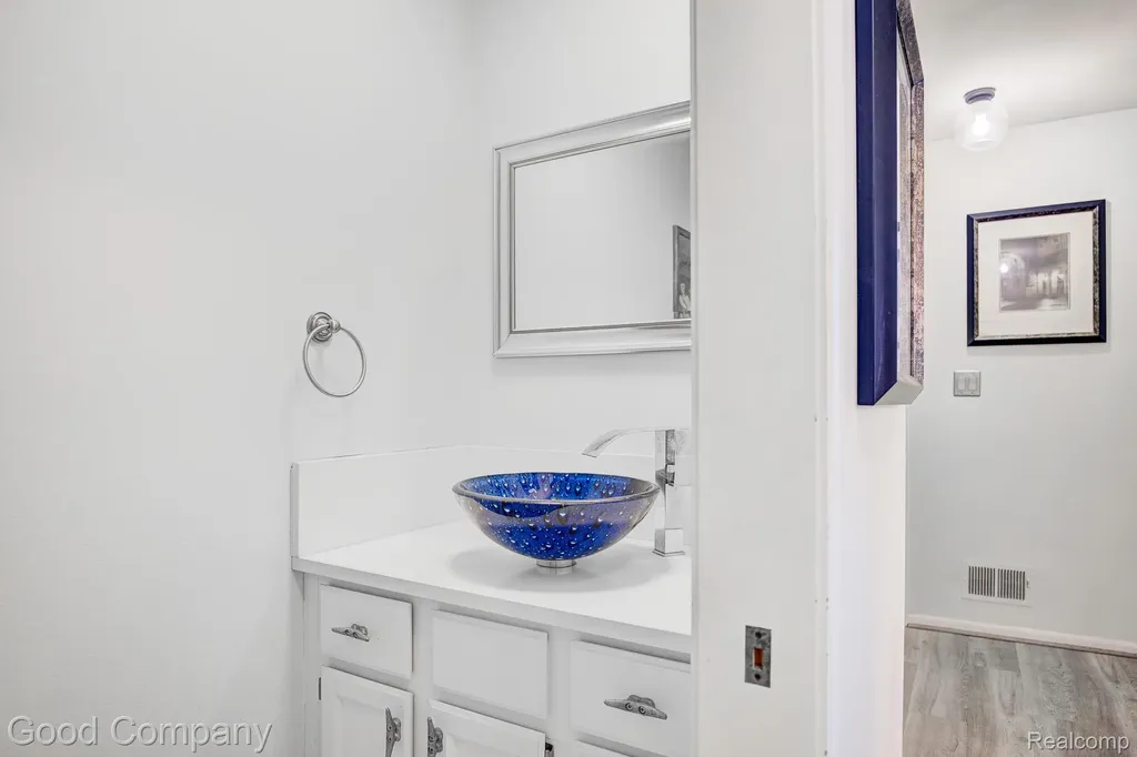 9526 Montgold Avenue White Lake Charter Township MI 48386