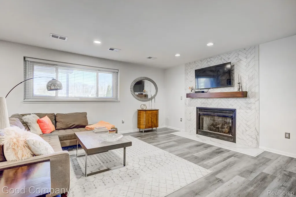 9526 Montgold Avenue White Lake Charter Township MI 48386