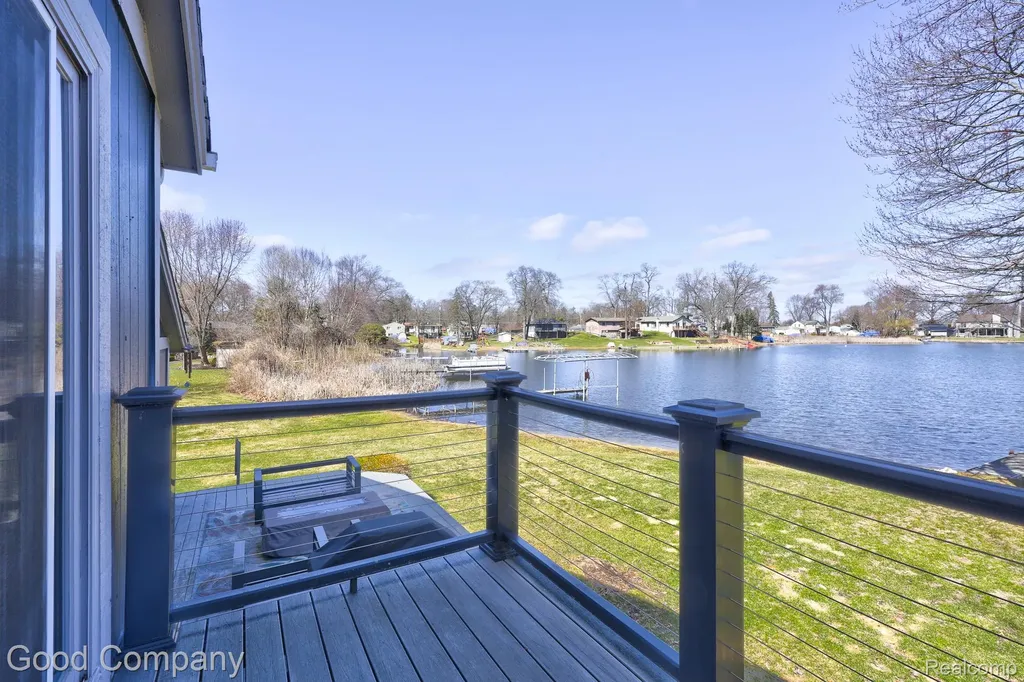 9526 Montgold Avenue White Lake Charter Township MI 48386
