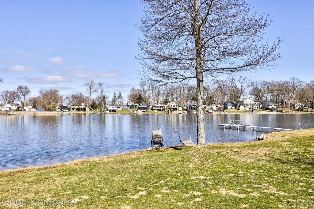 9526 Montgold Avenue White Lake Charter Township MI 48386