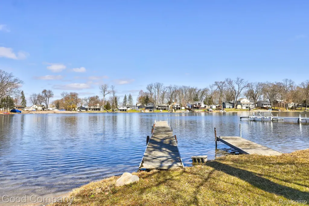 9526 Montgold Avenue White Lake Charter Township MI 48386
