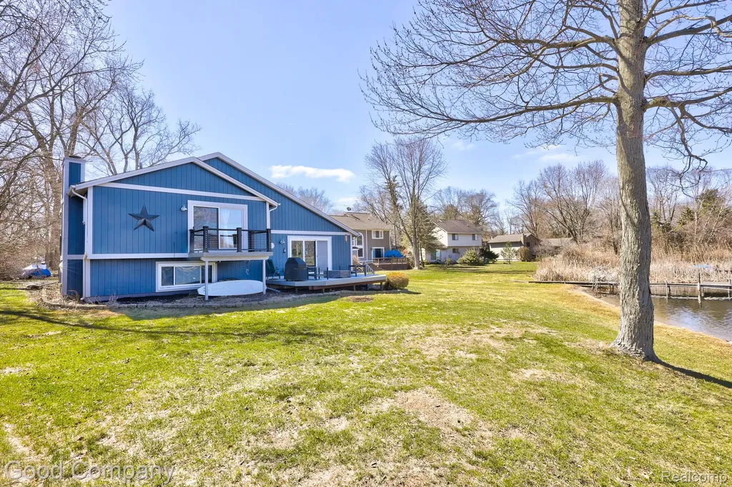 9526 Montgold Avenue White Lake Charter Township MI 48386