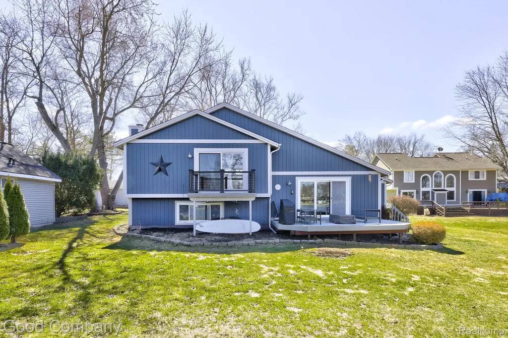 9526 Montgold Avenue White Lake Charter Township MI 48386