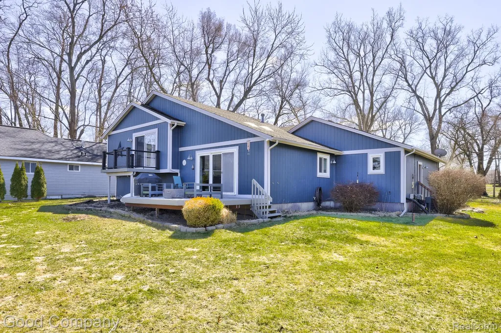 9526 Montgold Avenue White Lake Charter Township MI 48386