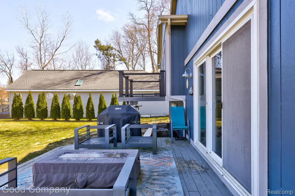 9526 Montgold Avenue White Lake Charter Township MI 48386