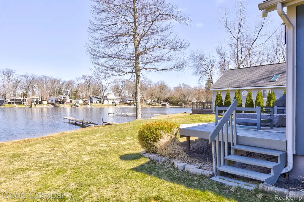 9526 Montgold Avenue White Lake Charter Township MI 48386
