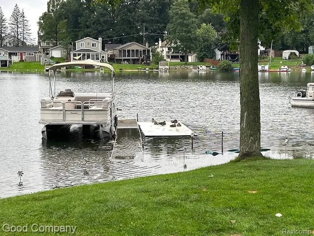 9526 Montgold Avenue White Lake Charter Township MI 48386