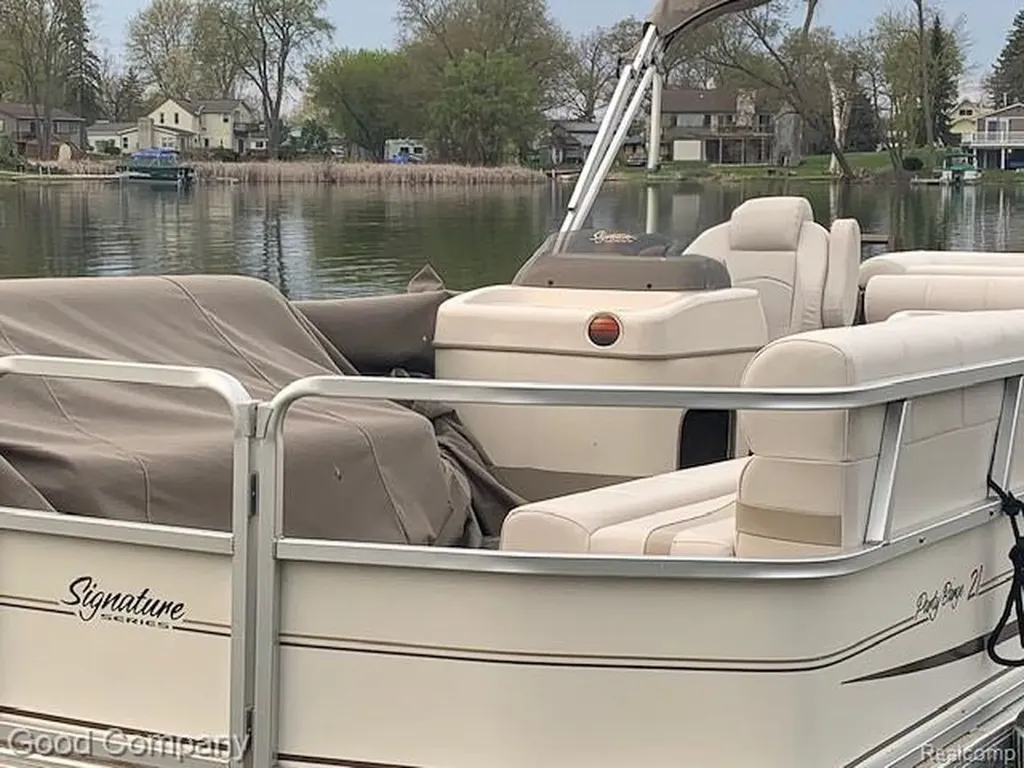 9526 Montgold Avenue White Lake Charter Township MI 48386