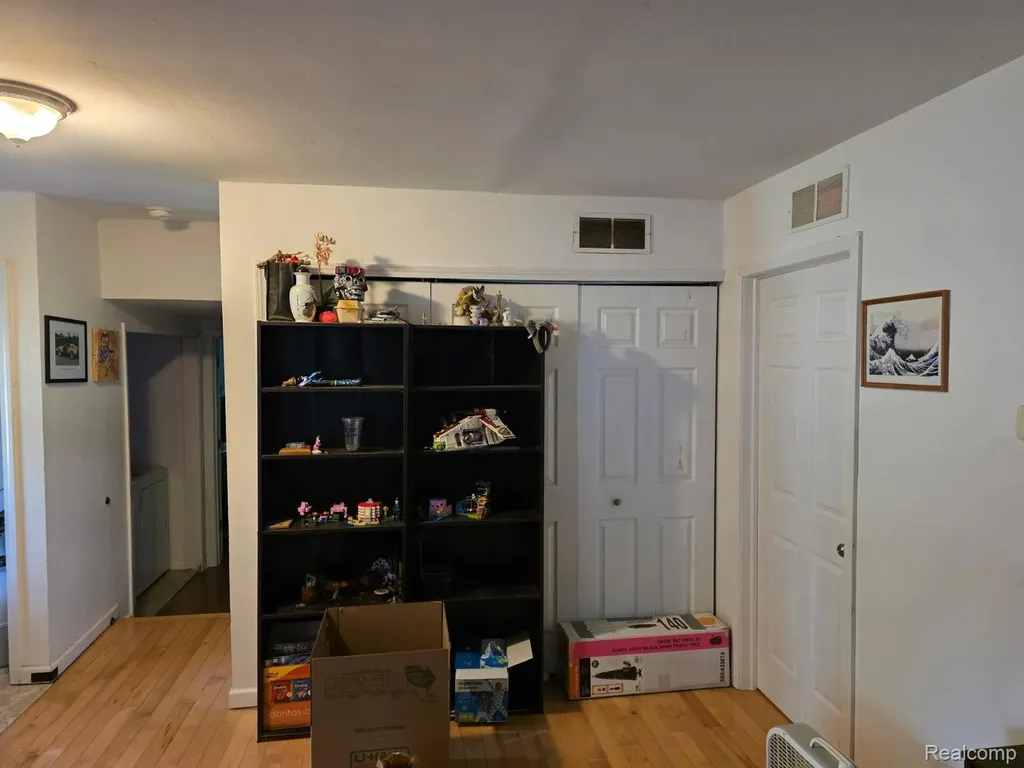 2972 E Textile Road Ann Arbor City MI 48108