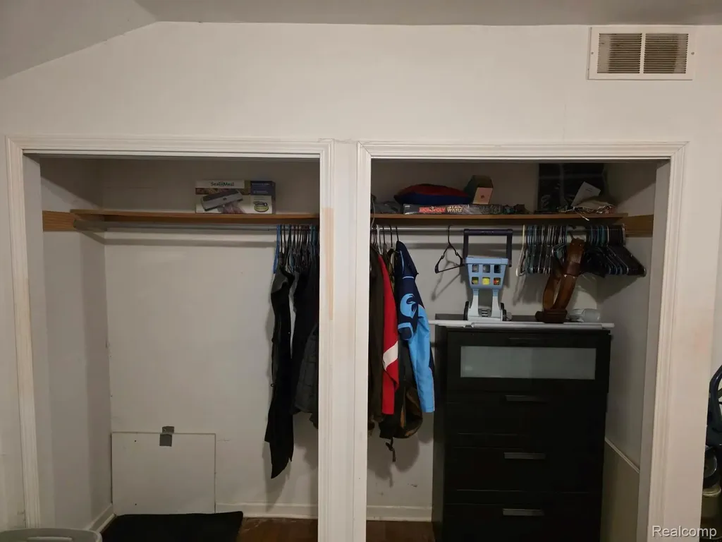 2972 E Textile Road Ann Arbor City MI 48108