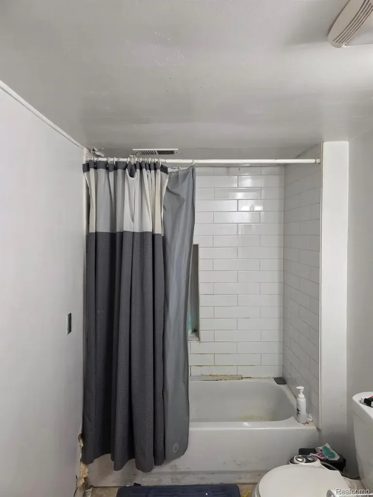 2972 E Textile Road Ann Arbor City MI 48108
