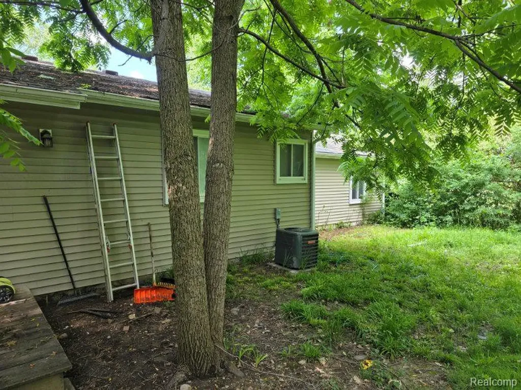 2972 E Textile Road Ann Arbor City MI 48108
