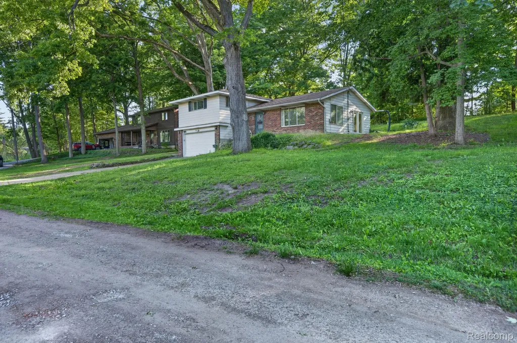 11035 White Oak Drive Vienna Charter Township MI 48420