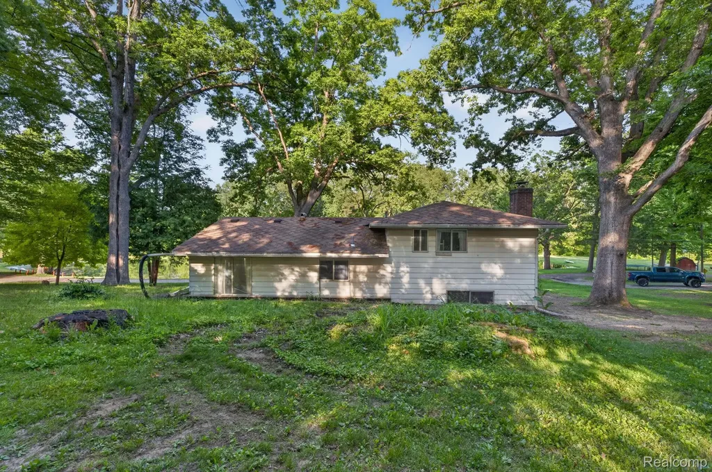 11035 White Oak Drive Vienna Charter Township MI 48420