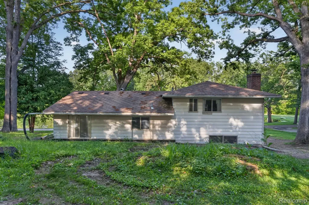 11035 White Oak Drive Vienna Charter Township MI 48420