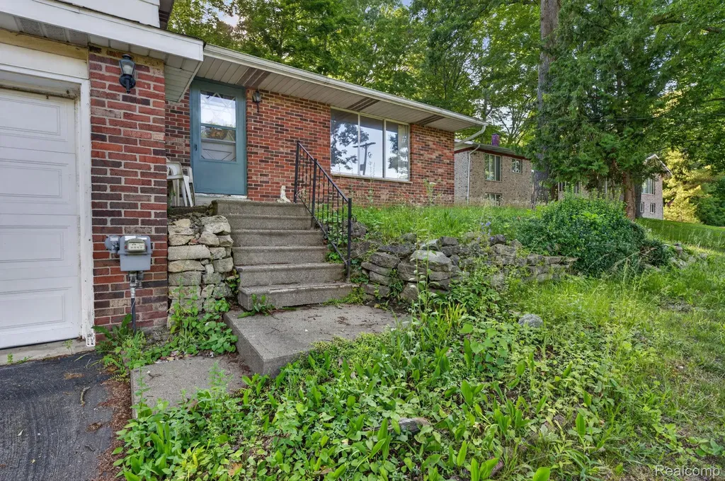 11035 White Oak Drive Vienna Charter Township MI 48420