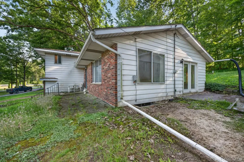 11035 White Oak Drive Vienna Charter Township MI 48420