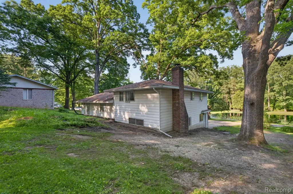 11035 White Oak Drive Vienna Charter Township MI 48420