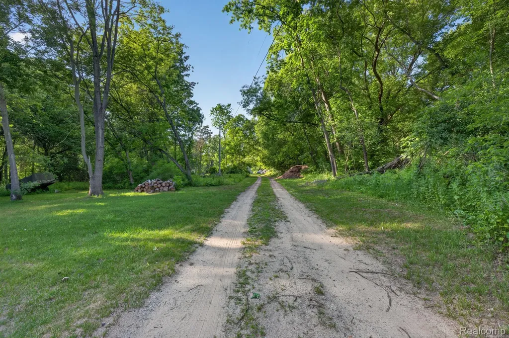 11035 White Oak Drive Vienna Charter Township MI 48420