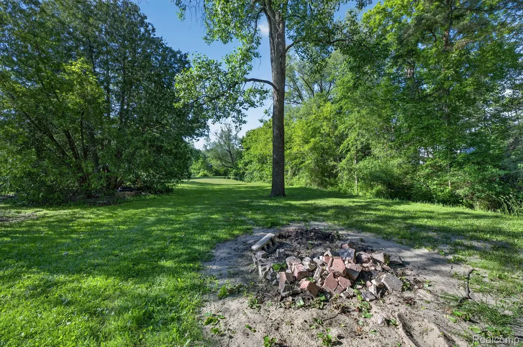 11035 White Oak Drive Vienna Charter Township MI 48420