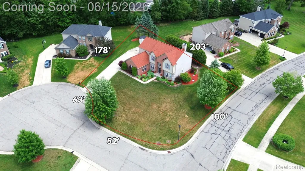 6240 Moonstone Court Grand Blanc Charter Township MI 48439
