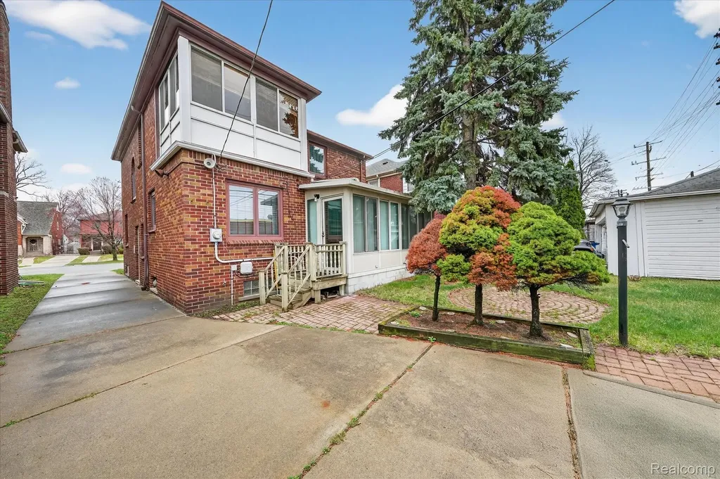 19921 Warrington Drive Detroit City MI 48221