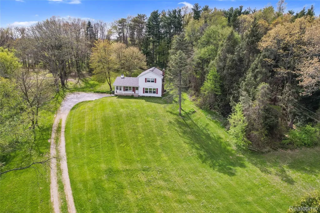 2300 Old Plank Road Milford Charter Township MI 48381