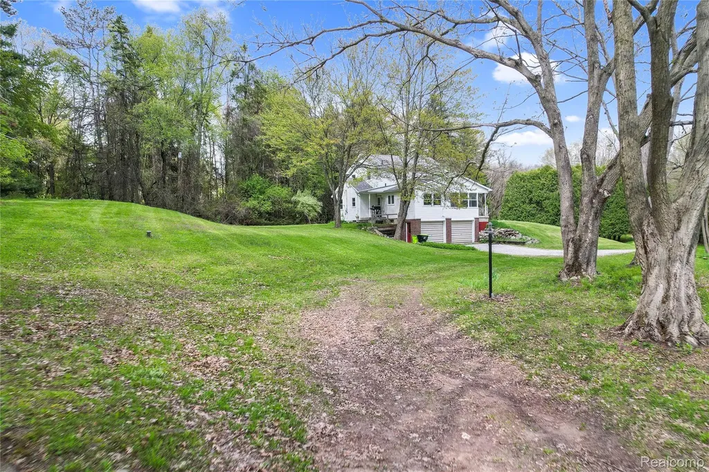 2300 Old Plank Road Milford Charter Township MI 48381