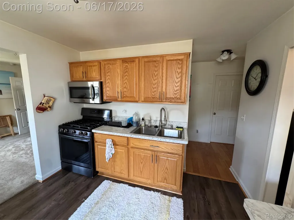 27039 Alden Street Madison Heights City MI 48071