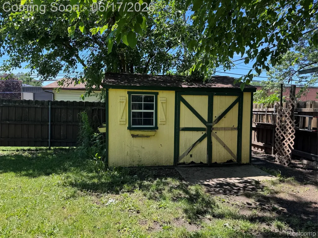 27039 Alden Street Madison Heights City MI 48071