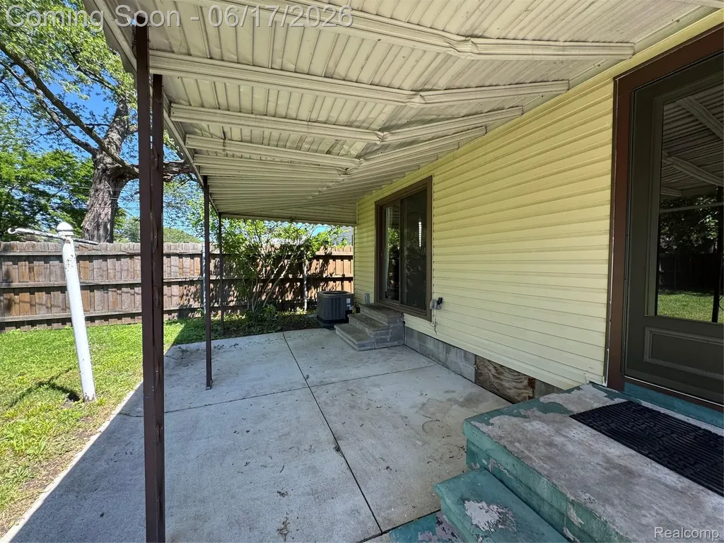 27039 Alden Street Madison Heights City MI 48071