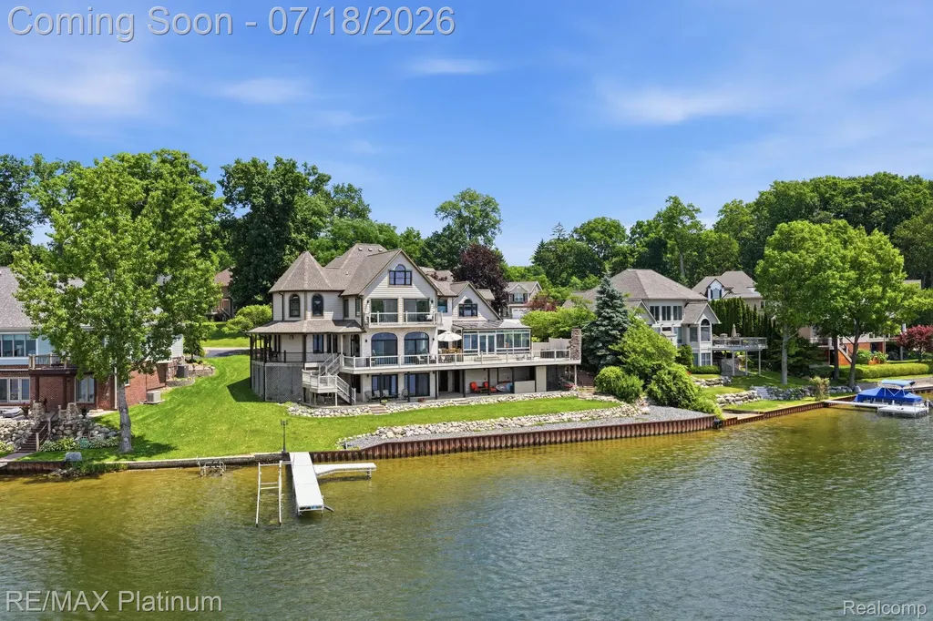 997 Thompson Shore Drive Oceola Township MI 48843