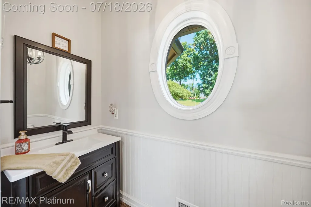 997 Thompson Shore Drive Oceola Township MI 48843