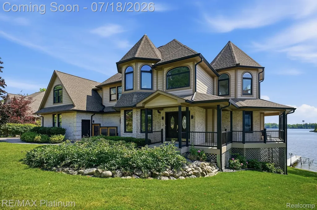 997 Thompson Shore Drive Oceola Township MI 48843