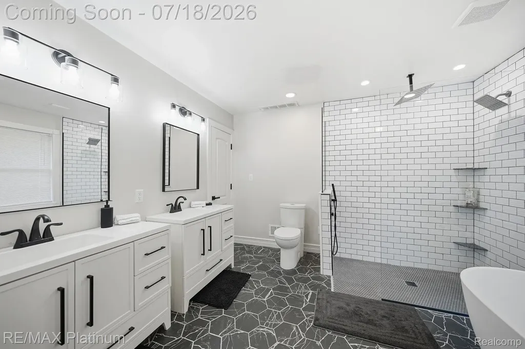 997 Thompson Shore Drive Oceola Township MI 48843