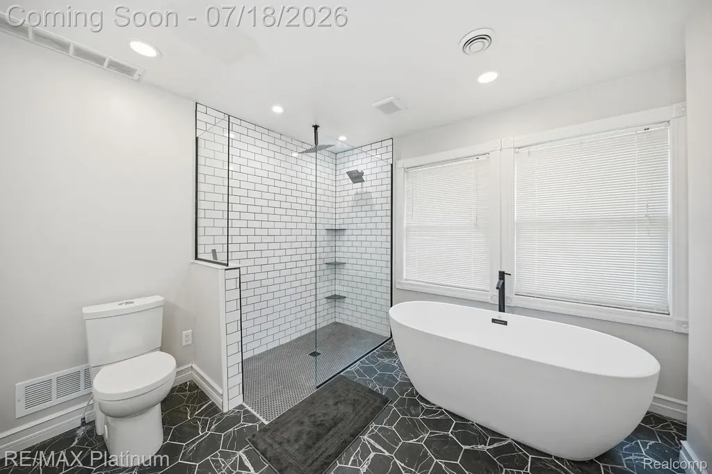 997 Thompson Shore Drive Oceola Township MI 48843