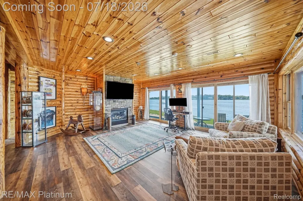997 Thompson Shore Drive Oceola Township MI 48843