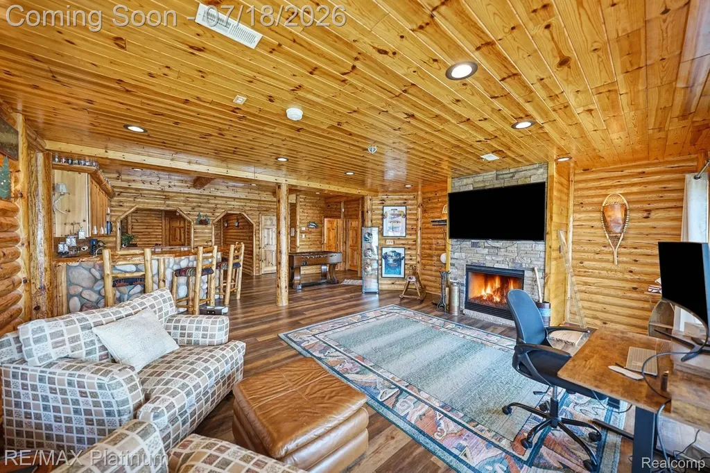 997 Thompson Shore Drive Oceola Township MI 48843
