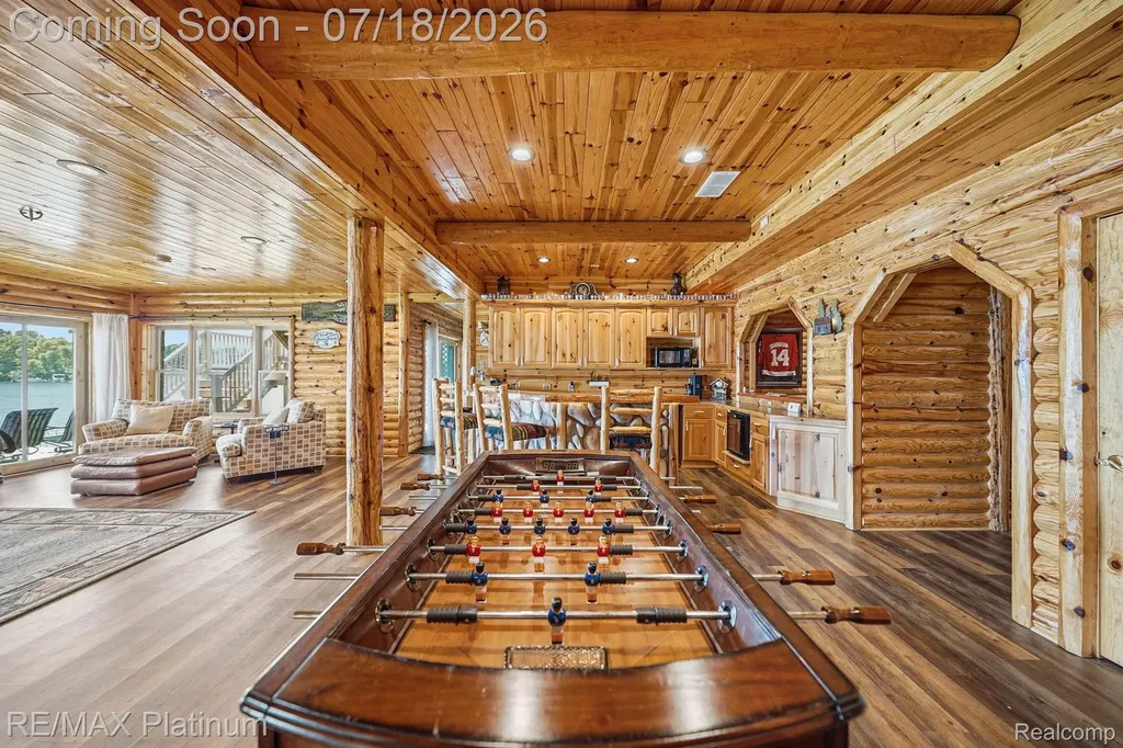 997 Thompson Shore Drive Oceola Township MI 48843