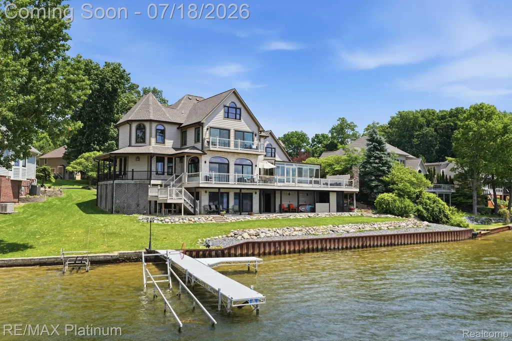 997 Thompson Shore Drive Oceola Township MI 48843