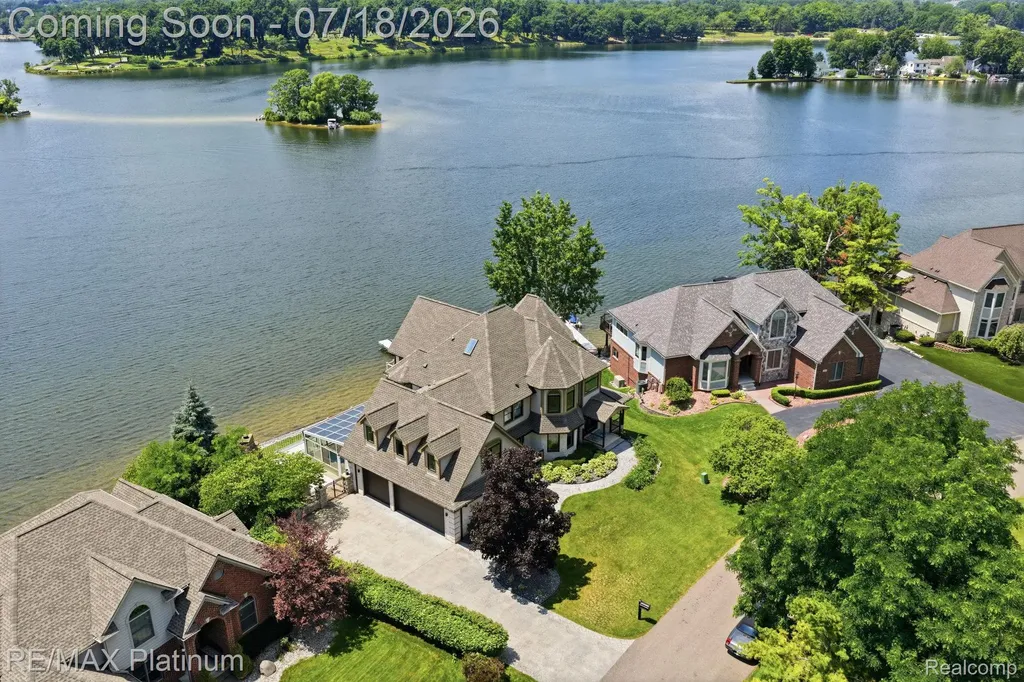 997 Thompson Shore Drive Oceola Township MI 48843