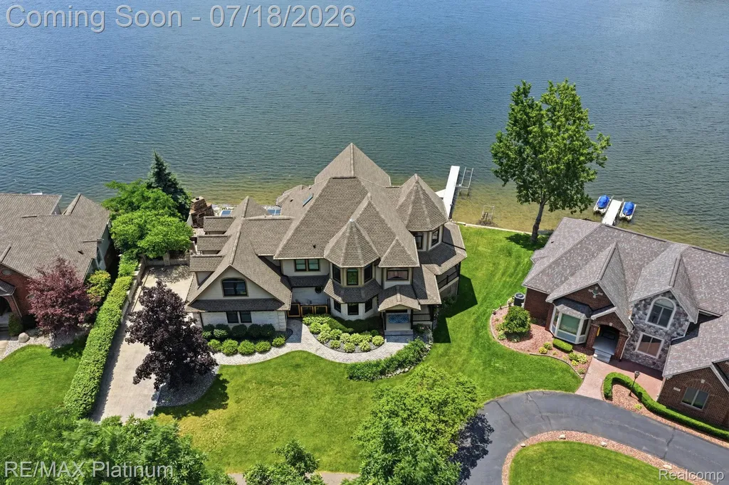 997 Thompson Shore Drive Oceola Township MI 48843