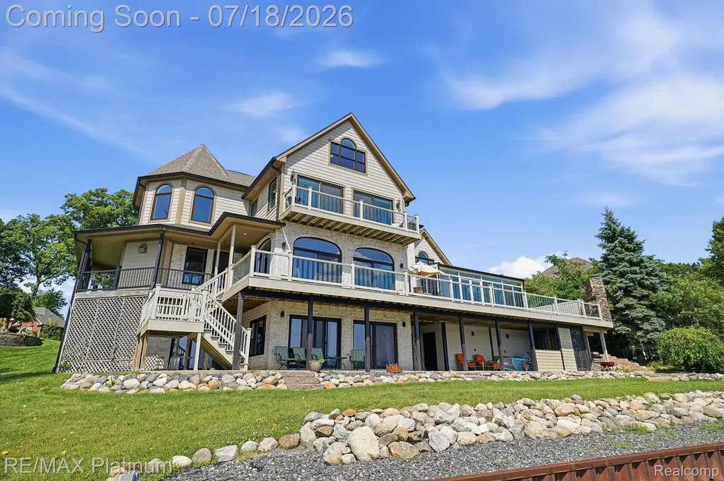 997 Thompson Shore Drive Oceola Township MI 48843
