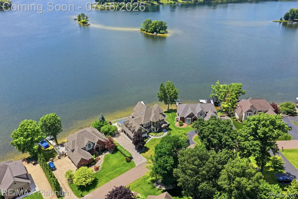 997 Thompson Shore Drive Oceola Township MI 48843