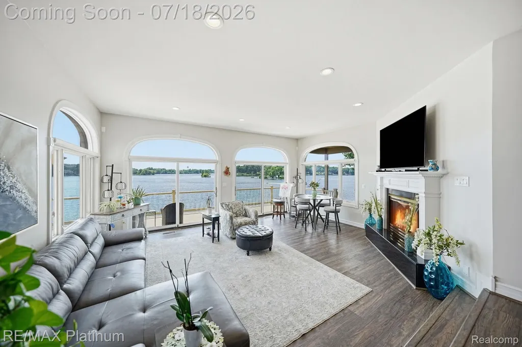 997 Thompson Shore Drive Oceola Township MI 48843