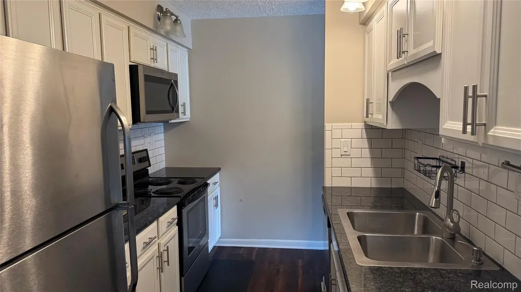 33249 Fargo Street Livonia City MI 48152