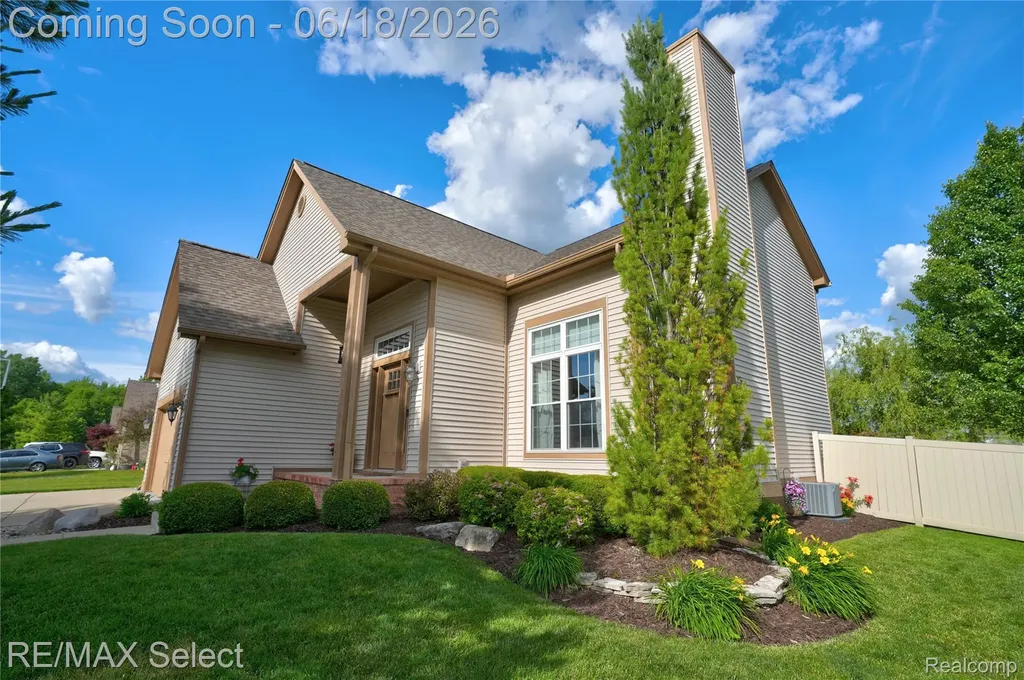 4135 Maplewood Meadows Avenue Burton City MI 48439