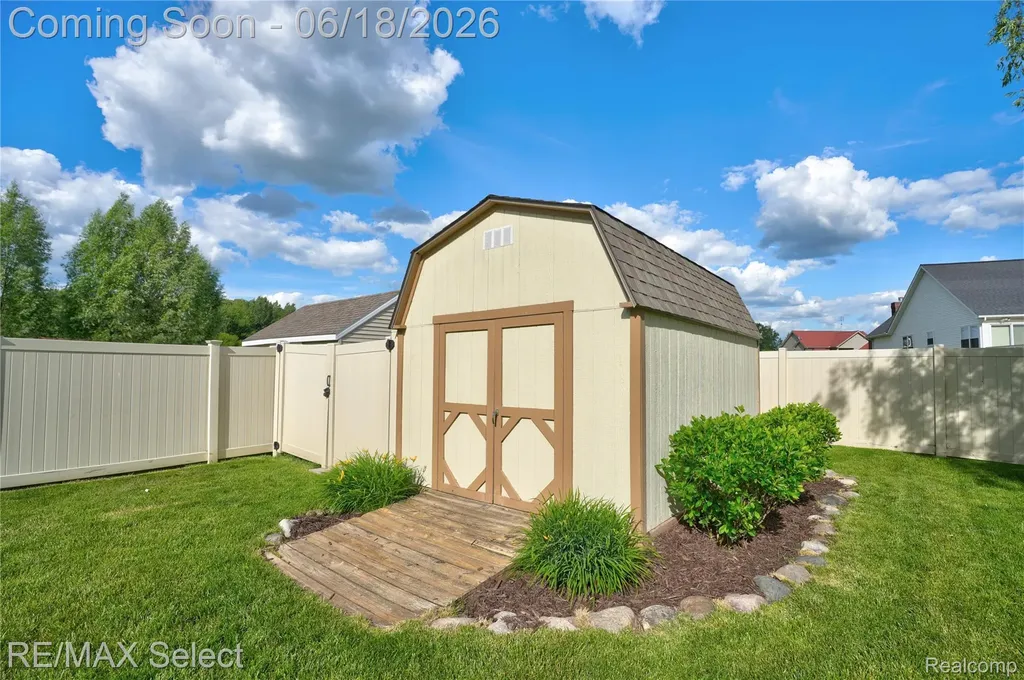 4135 Maplewood Meadows Avenue Burton City MI 48439